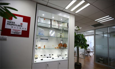 北京平易口腔門診部_產(chǎn)品陳列柜