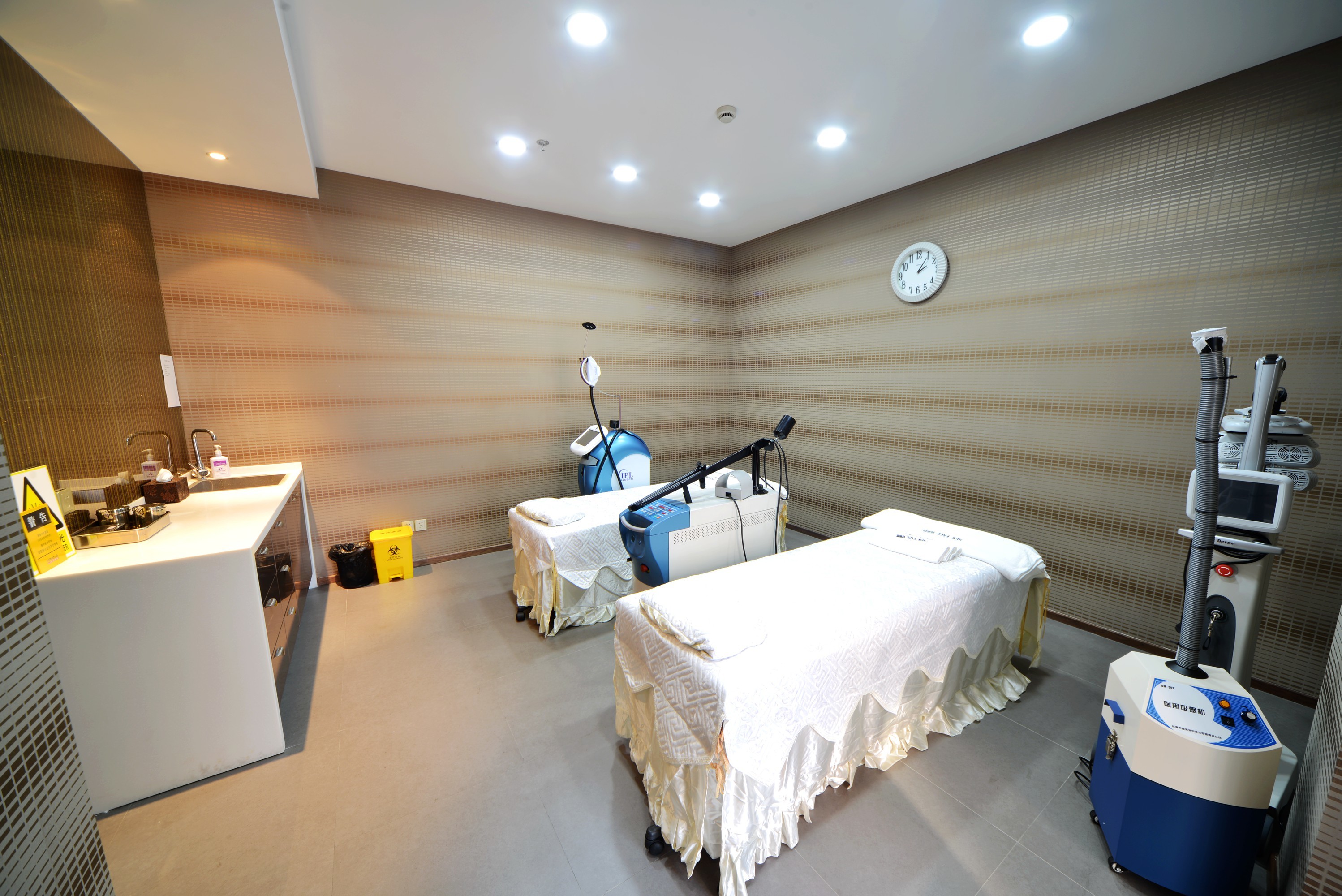 北京西翠醫(yī)院整形美容科_二樓皮膚科