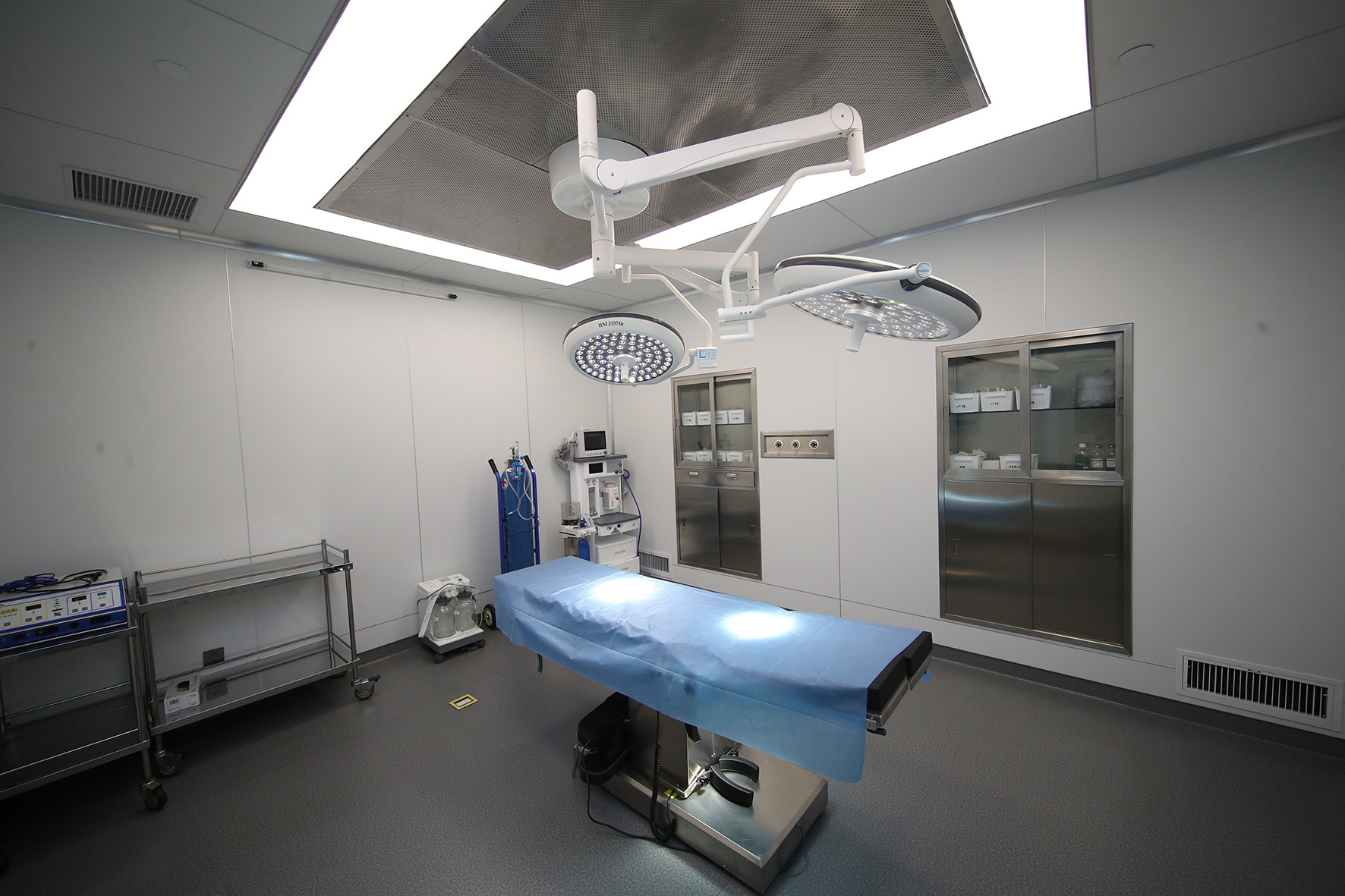 北京馨月醫(yī)療美容門診部_手術(shù)室