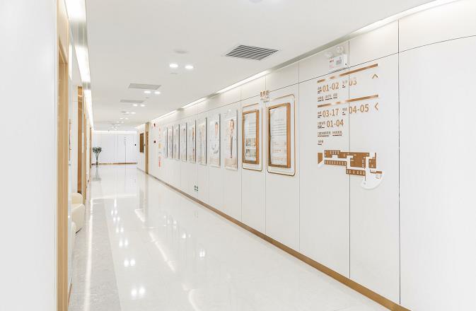 廣州樂(lè)啟生醫(yī)療門診部_醫(yī)院走廊