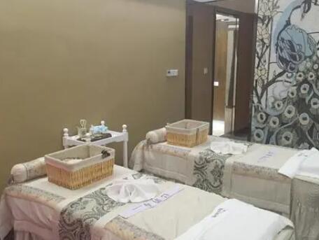 成都黃金點陣射頻祛痘坑價格表圖大全(2022年02月-11月黃金點陣射頻祛痘坑均價為8107元)