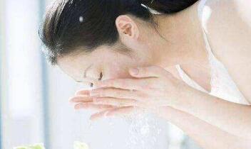 鄭州口周紋微針填充價(jià)格是多少費(fèi)用啊(鄭州美麗人醫(yī)療美容門診部口周紋微針填充參考價(jià)：4002元)