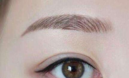 深圳額頭川字紋打玻尿酸的價(jià)格查詢?nèi)缦?2023深圳額頭川字紋打玻尿酸參考價(jià)為：6708元)