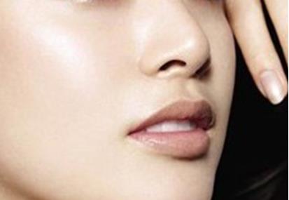 上海射頻微針去法令紋的手術(shù)費(fèi)用查詢?nèi)缦?上海羨資醫(yī)療美容外科診所射頻微針去法令紋參考價(jià)：6453元)