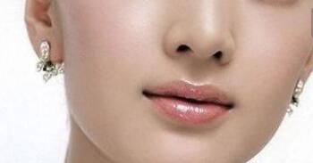 汕頭臉部小拉皮手術(shù)費用2023新版出爐(汕頭大學(xué)醫(yī)學(xué)院前列附屬醫(yī)院整形美容外科臉部小拉皮手術(shù)參考價：6128元)