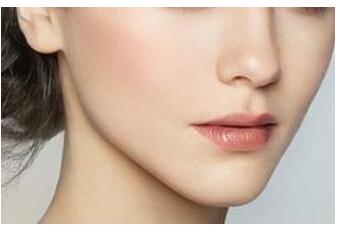 上海韓式假體隆鼻整形手術(shù)價(jià)目表清單查看(上海武警醫(yī)院整形外科韓式假體隆鼻整形參考價(jià)：6631元)