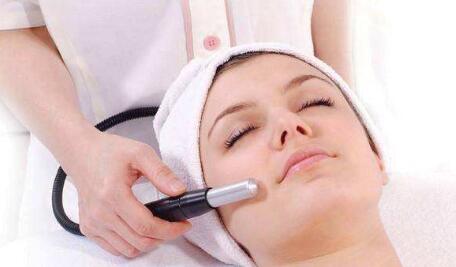 廣西玻尿酸外用整形價(jià)格表公開一覽(廣西亞太醫(yī)療美容醫(yī)院玻尿酸外用參考價(jià)：6726元)