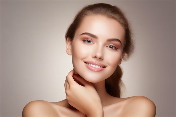 假體隆胸后移位怎么辦？隆胸失敗修復(fù)你需要知道