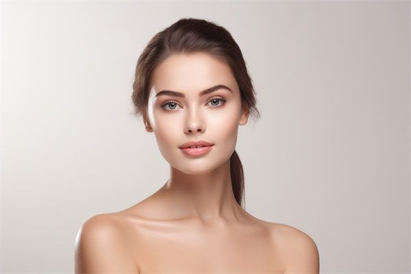 上海著名眼袋修復(fù)醫(yī)生杜園園與張?jiān)娙魞r(jià)格差異大